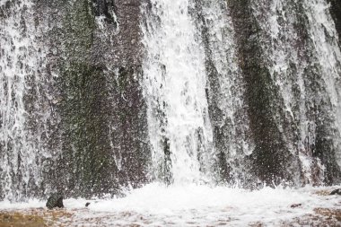 Taze dağ şelalearka plan