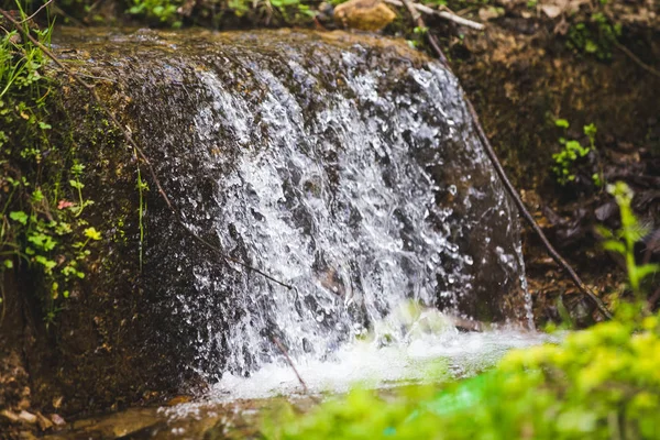 Färskt Berg Vattenfall Bakgrund — Stockfoto