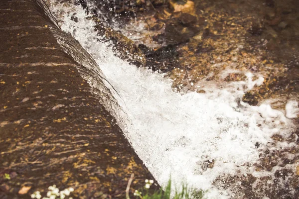 Refreshing Summer Mountain Waterfall Background — Stock Photo, Image