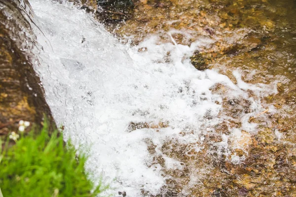 Refreshing Summer Mountain Waterfall Background — Stock Photo, Image