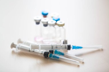 Aşılar tıbbi geçmişini şişeler. Anti vax konsepti