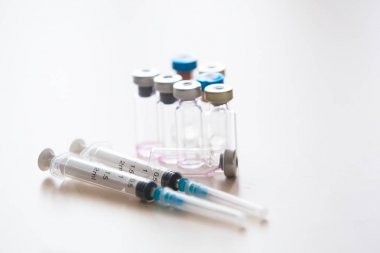 Aşılar tıbbi geçmişini şişeler. Anti vax konsepti