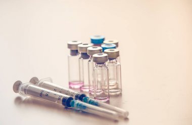 Aşılar tıbbi geçmişini şişeler. Anti vax konsepti