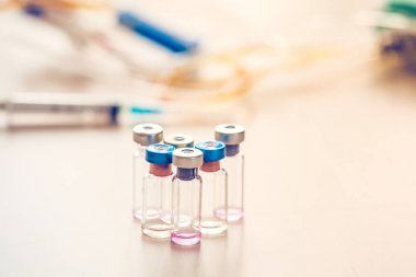 Aşılar tıbbi geçmişini şişeler. Anti vax konsepti