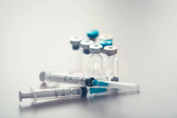 Aşılar tıbbi geçmişini şişeler. Anti vax konsepti