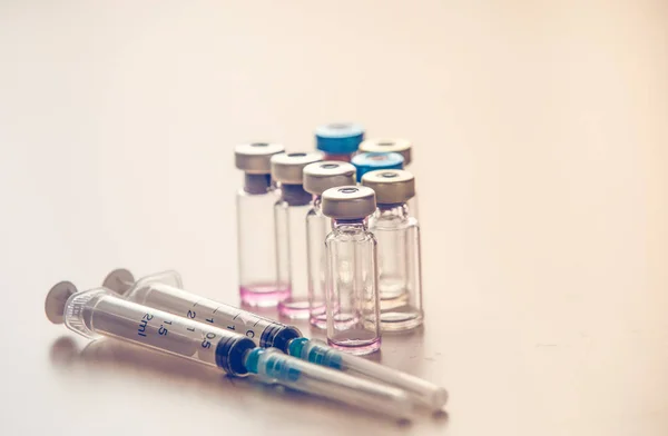 Aşılar tıbbi geçmişini şişeler. Anti vax konsepti