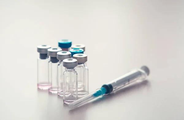 Aşılar tıbbi geçmişini şişeler. Anti vax konsepti