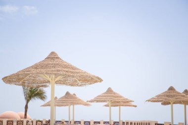 Plaj şemsiyesi rahatlatıcı yaz tatili 