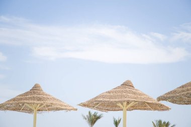 Plaj şemsiyesi rahatlatıcı yaz tatili 