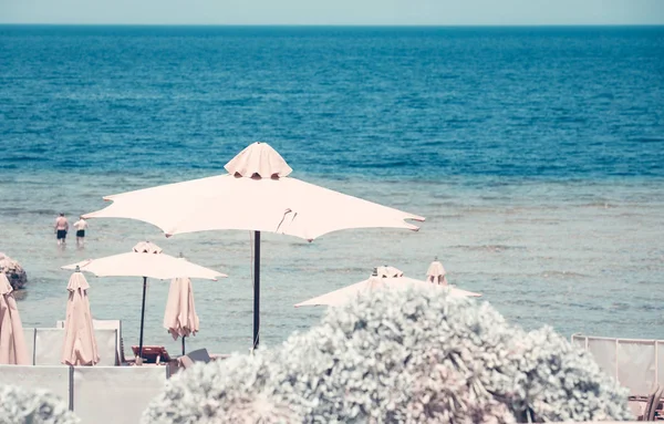 Beach Umbrella Relaxing Summer Vacation — Stock Photo, Image