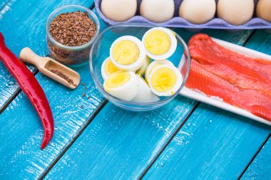 Keto diyet yumurta ve balık. Düşük karbonhidrat gıda 