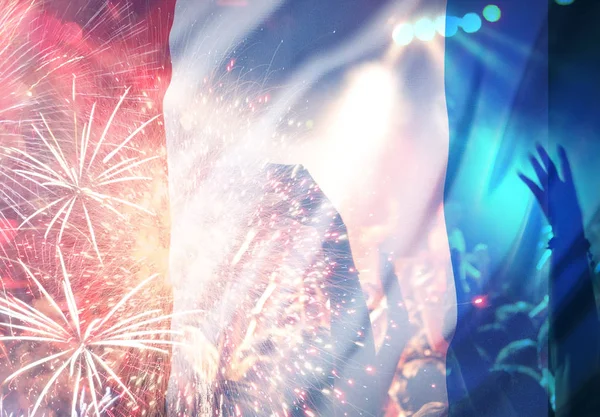 Fransa ulusal gün kalabalık ve havai fişek