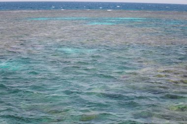 Mavi deniz suyu yaz arka plan