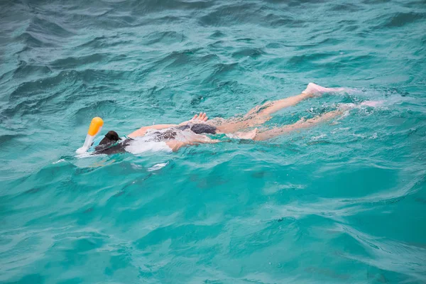 Plongée Apnée Touristique Dans Paradis Eau Bleue Claire — Photo