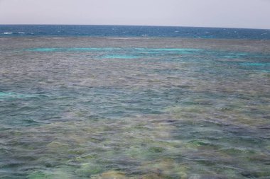 Kızıldeniz mavi dalgalar yaz arka plan