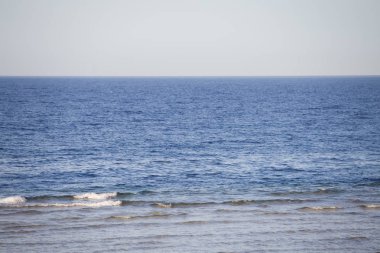 Plaj yaz arka plan tarafından Deniz dalgaları