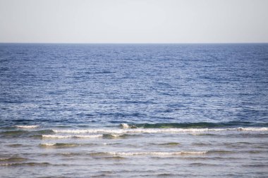 Plaj yaz arka plan tarafından Deniz dalgaları