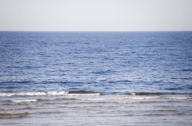 Plaj yaz arka plan tarafından Deniz dalgaları