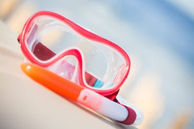 Sahilde şnorkel maskesi