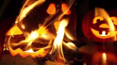 Ürpertici Halloween kabak fenerler arka plan