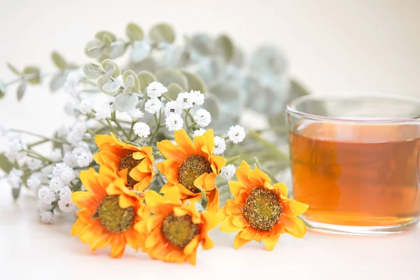 Herbsttee Ringelblumen Und Teetasse Herbst Hintergrund — Stockfoto