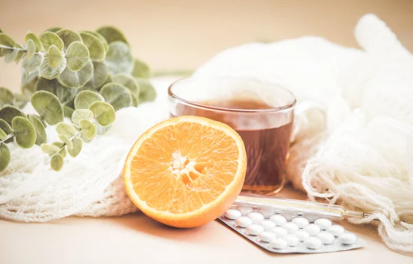 Tratamento Frio Alérgico Com Chá Pílulas — Fotografia de Stock