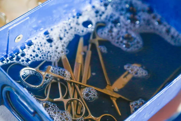 İlk Yardım Kiti için Tıbbi Aletlerin Ev Sterilizasyonu  