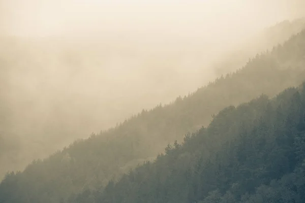 Podzimní Mlhavé Horské Pozadí — Stock fotografie