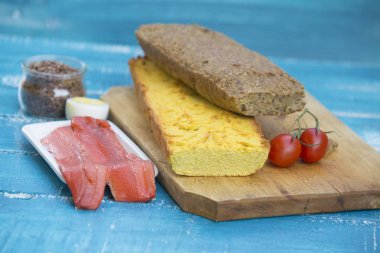 Badem unu ekmek ve hindistan cevizi unu ekmek 