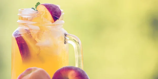 Летний Холодный Напиток Персиковый Коктейль — стоковое фото