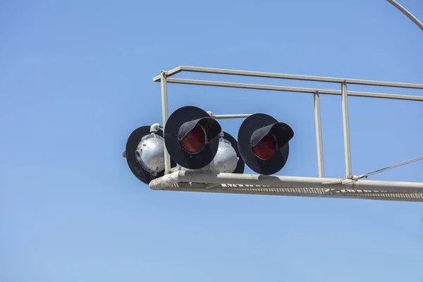 Conjunto de quatro luzes de cruzamento ferroviário e rampa — Fotografia de Stock