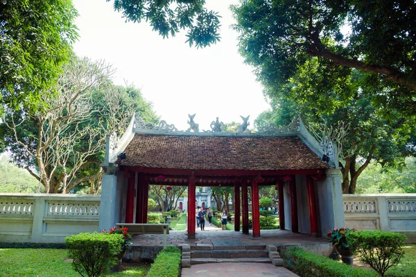 Hanoi, Vietnam - 8 Nisan 2018: Khue Van Cac, edebiyat Tapınağı. Van Mieu sembolü Hanoi ve bu Vietnam ilk Üniversitesi.