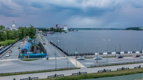 Днем облачность над зимним ландшафтом, город Ижевск, Удмуртская Республика, Российская Федерация — стоковое видео