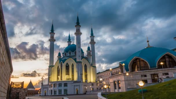 Russia, Republic of Tatarstan, Kazan, Qol rif Mosque, time lapse, Beautiful Evening Cityscape . — стоковое видео
