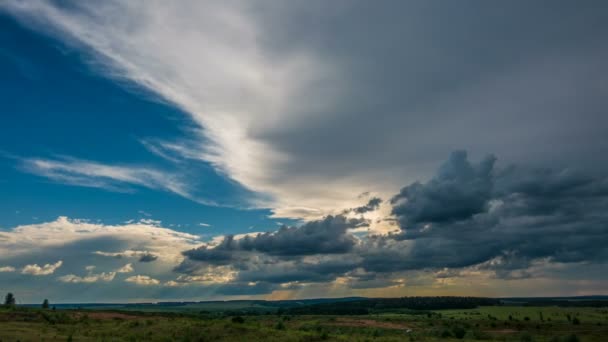 Belo lapso de tempo sobre uma paisagem de verão afiada — Vídeo de Stock