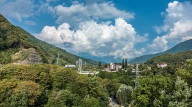 güzel zaman tur bir dağ manzarası arka planda