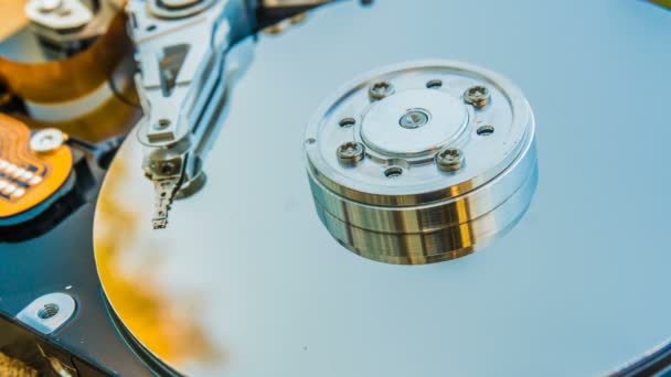 Hard disk drive with reflected in it the time-lapse of clouds, the concept of cloud storage, video loop — Stock Video