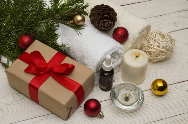 Spa kavramı, sağlık nesneler üzerinde ağaç bitki, Noel arka plan. Mevcut tatil