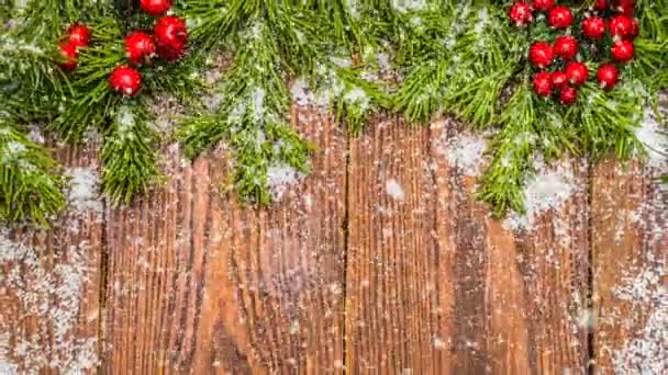 Vue de dessus, neige tombe sur la table de Noël, animation conceptuelle de Noël . — Video