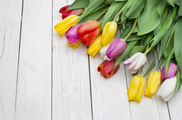 Ramo Tulipanes Coloridos Tablero Rústico Madera Día Mujer Día San — Foto de Stock