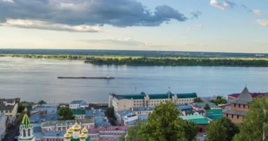Nizhny Novgorod, Rusya. Zaman atlaması, Volga Nehri manzarası, Oka ve Volga kavşağı, Nizhny Novgorod oku, Oka 'nın ağzı.