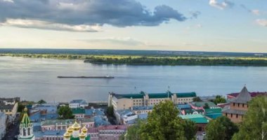 Nizhny Novgorod, Rusya. Zaman atlaması, Volga Nehri manzarası, Oka ve Volga kavşağı, Nizhny Novgorod oku, Oka 'nın ağzı.
