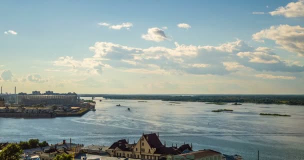 Nizhny Novgorod, Rusia.Day time-lapse, View of the Volga River, the confluence of the Oka and Volga, the Nizhny Novgorod Arrow, the mouth of the Oka — Vídeos de Stock