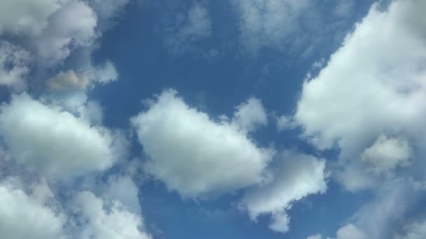Létání v oblacích, pohyb kamery skrz mraky — Stock video