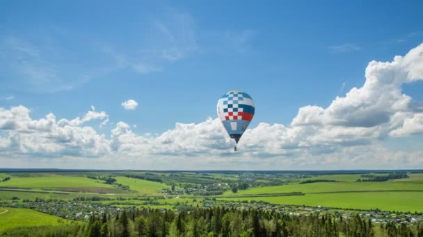 Time lapse clouds in a beautiful summer landscape with a balloon, video loop — Stock Video