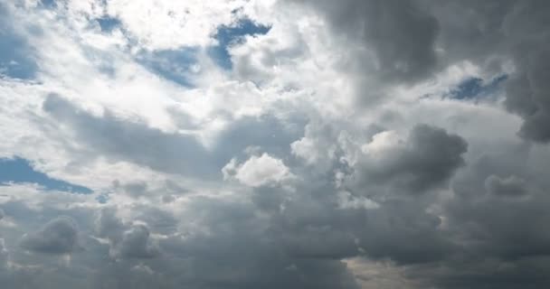 Pływające chmury Cumulus, piękne chmury upływ czasu — Wideo stockowe