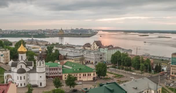 Nizhny Novgorod, Rusya. Zaman atlaması, Volga Nehri manzarası, Oka ve Volga kavşağı, Nizhny Novgorod oku, Oka 'nın ağzı.. — Stok video