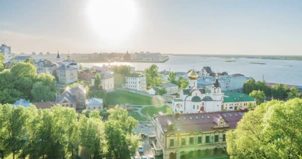 Nyizsnyij Novgorod, Oroszország.Nappali időeltolódás, a Volga folyó látképe, az Oka és a Volga összefolyása, a Nyizsnyij Novgorod nyíl, az Oka szája. — Stock videók