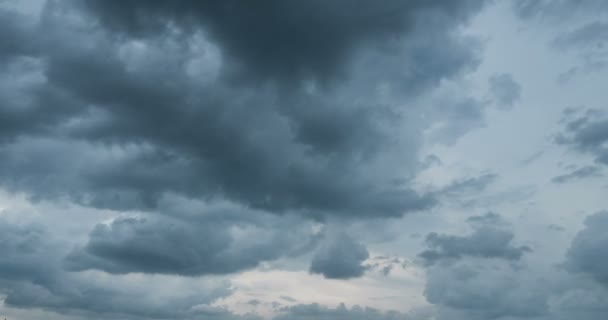 Летающие кучевые облака, красивые облака, временная пауза, видео-петля — стоковое видео