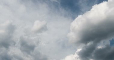 Uçan kümülüs bulutları, güzel bulutlar zaman atlamalı